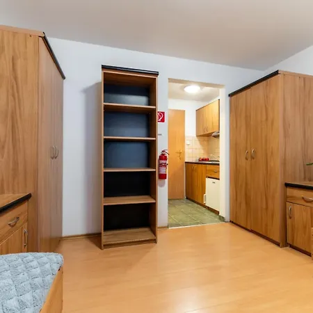 Dorm Residences Dlha Vandrarhem *