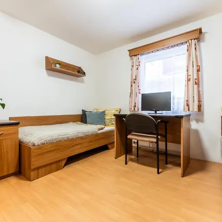 Dorm Residences Dlha 旅馆