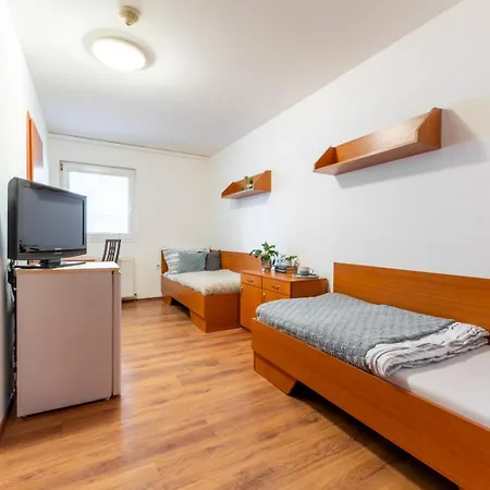 Dorm Residences Dlha 旅馆