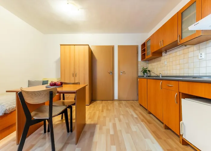 Hostel Dorm Residences Dlha